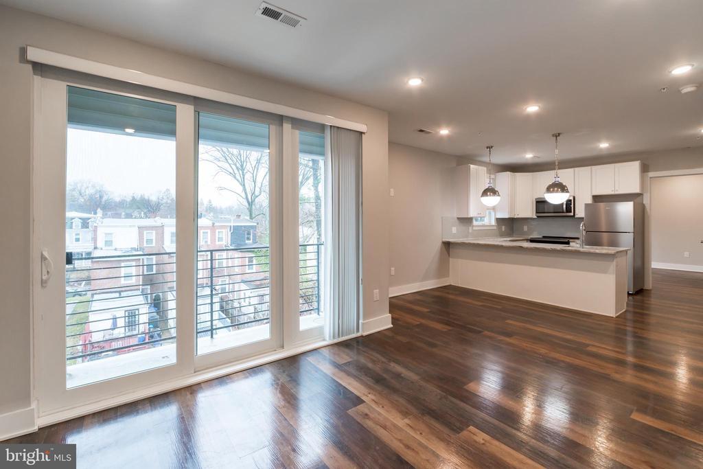 Foto principal - 45 W Haines St