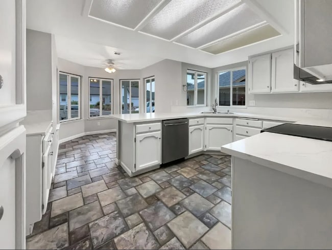 Foto del edificio - 1172 Willow Creek Dr