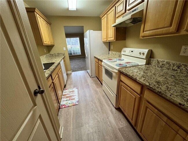 Building Photo - 6735 White Walnut Way