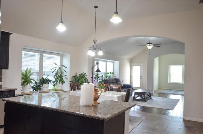 Building Photo - 5632 Sabbia Dr
