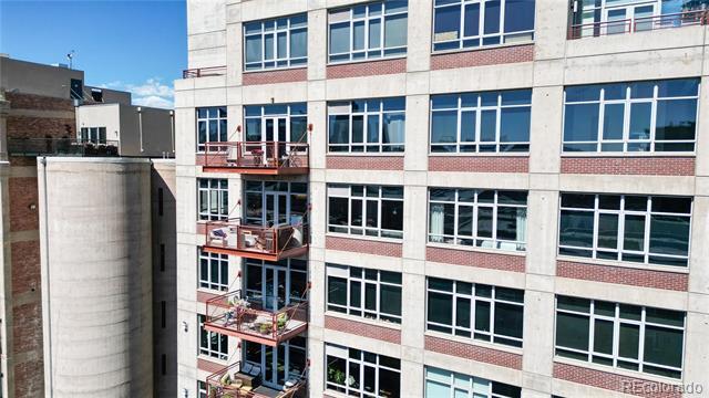 Building Photo - 2000 Little Raven St