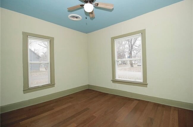 Building Photo - 301 S 3rd St