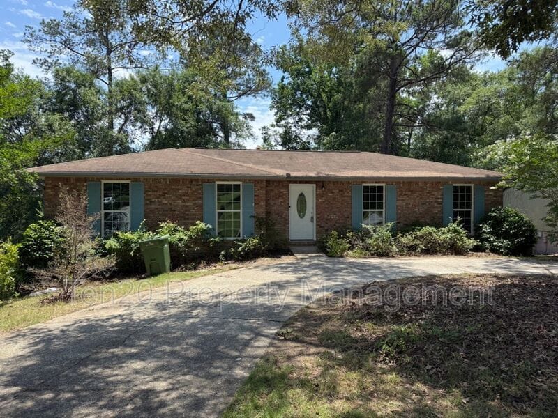 Primary Photo - 6823 Live Oaks Dr
