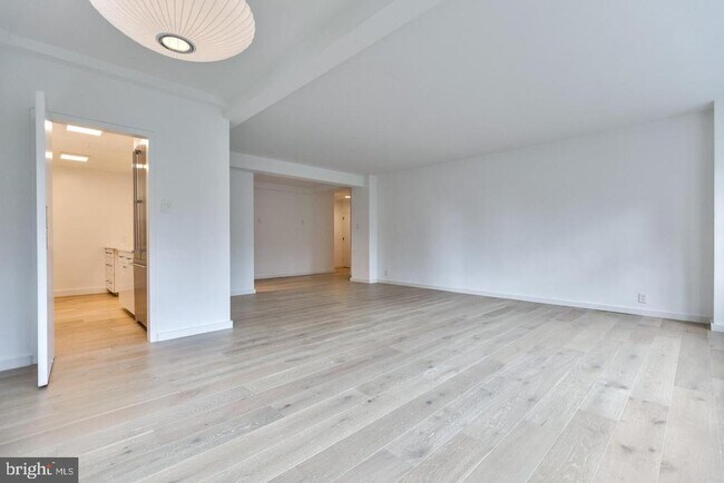 Building Photo - 220 W Rittenhouse Square