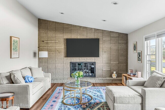 Foto del edificio - 1515 Vivian Ln