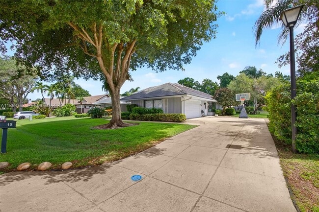 Building Photo - 15 Balfour Rd E