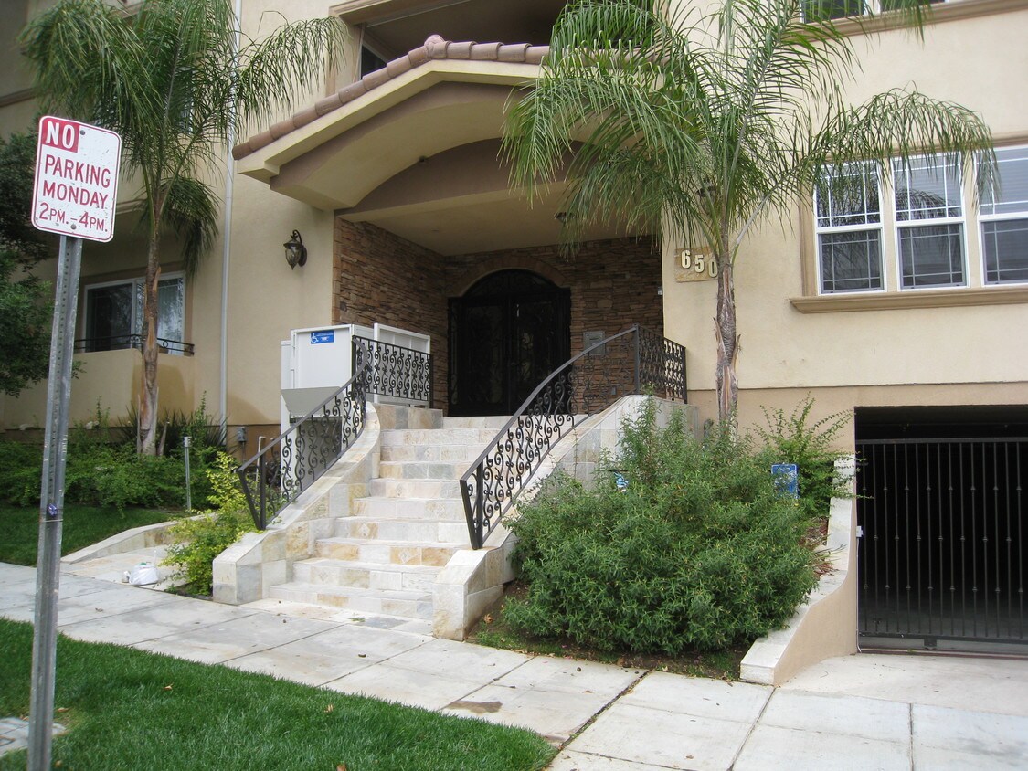 650 E Palm Ave, Burbank, CA 91501 Condo for Rent in Burbank, CA