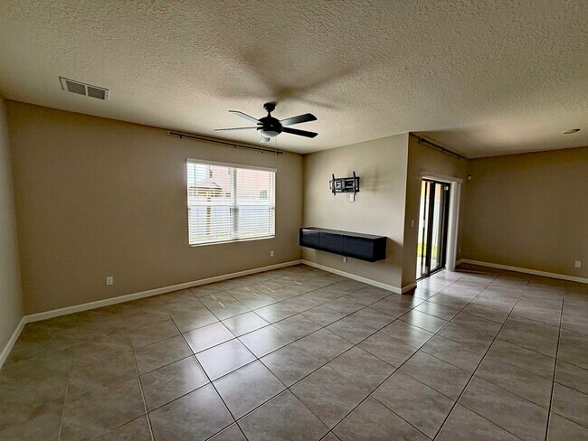 Foto del edificio - 5306 Entertainment Way