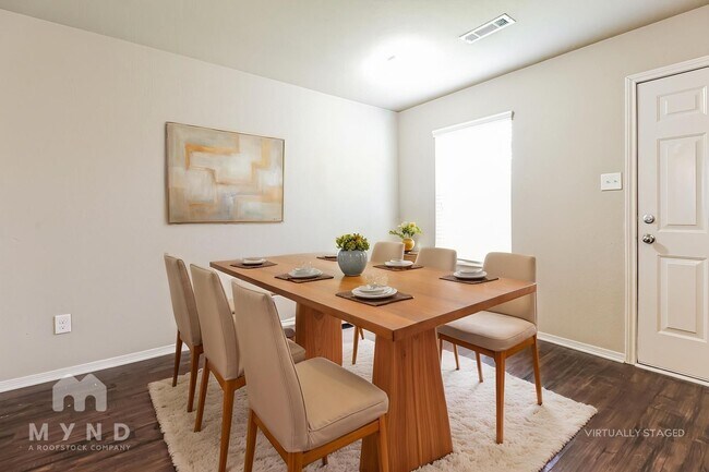 Foto del edificio - 934 Pinehurst Loop