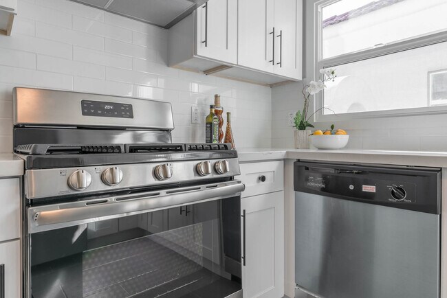 Building Photo - Gorgeous All New Melrose Hill Bungalow