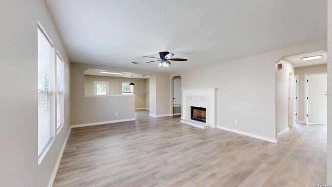 Foto del edificio - 145 S Willow Way