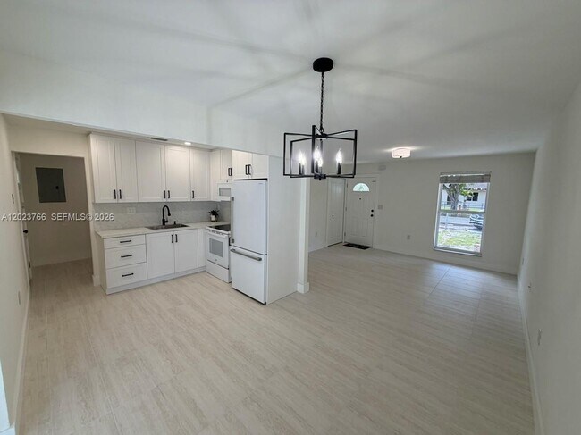 Foto del edificio - 19255 NW 47th Pl