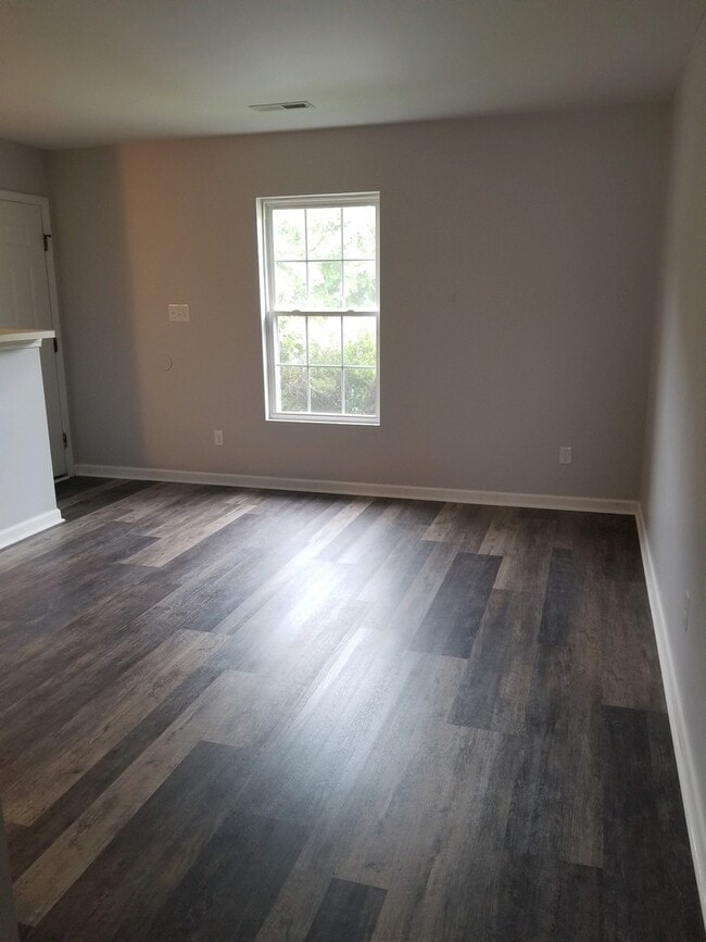 Building Photo - 37 Coats Cir