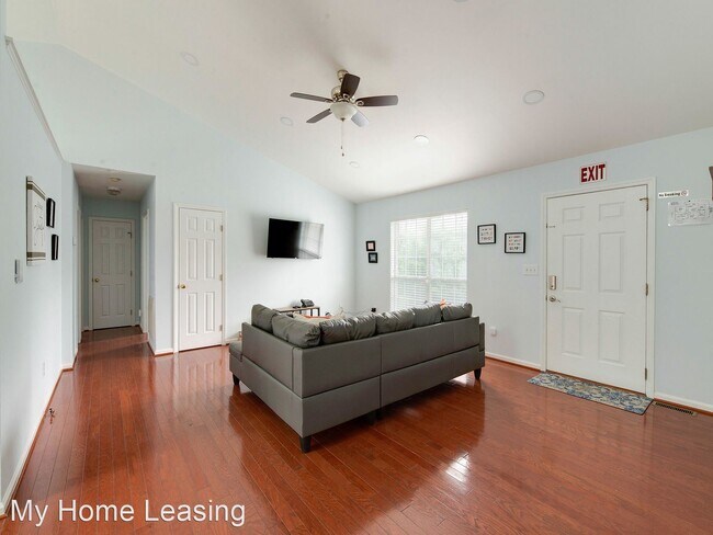 Building Photo - 4 br, 3 bath House - 5312 Rea Road