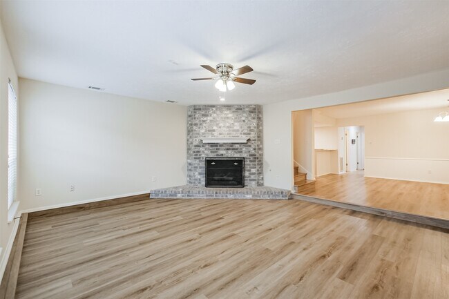 Building Photo - 3362 Continental Dr