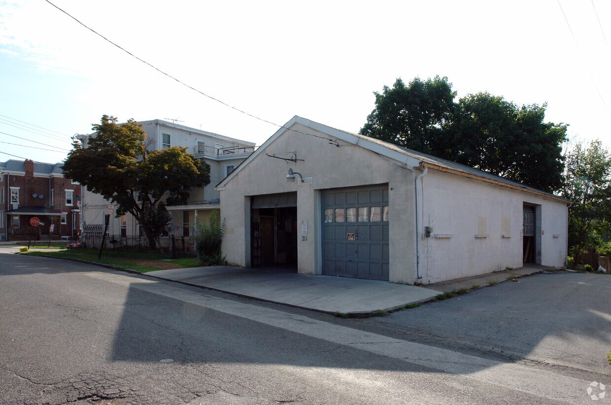 Building Photo - 420-422 W Airy St
