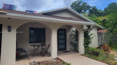 Building Photo - 1847 SW 24th Ave