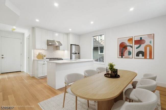 Foto del edificio - 75 Midland Ave