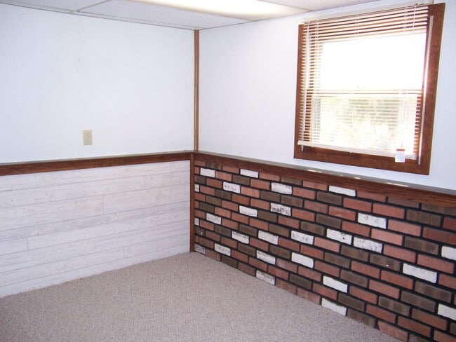 Building Photo - 1801 Johnson Dr
