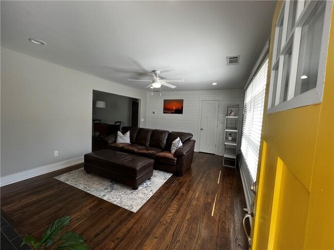 Foto del edificio - 1611 Wellswood Dr SE