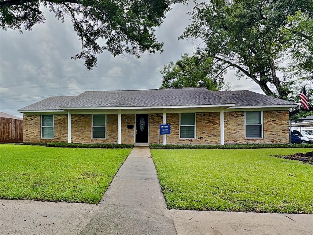 Foto principal - 8127 Twin Hills Dr