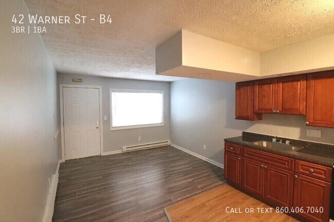 Building Photo - 42 Warner St