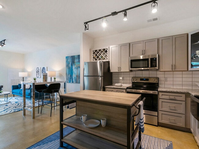 Building Photo - Comet West New Bern