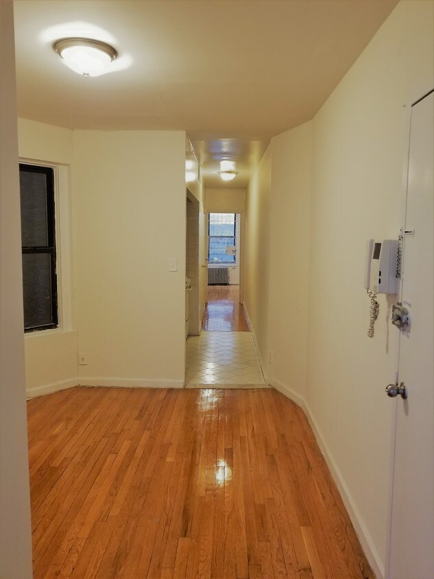 Primary Photo - 409 W 49th St