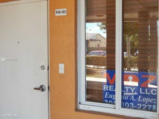 Foto del edificio - 3 br, 2 bath Apartment - 910 SW 129th Pl 102
