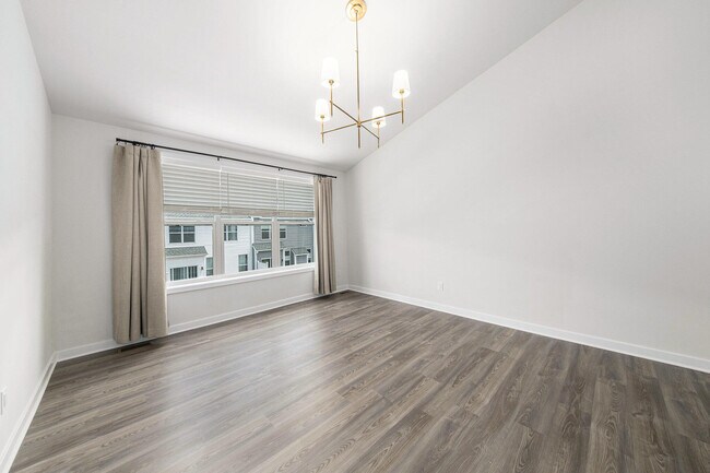 Building Photo - 2891 Rayfield Ave