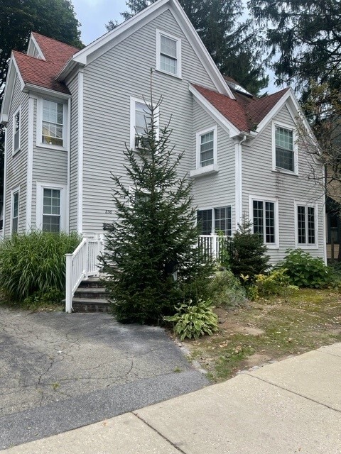 Building Photo - 256 Lowell Ave