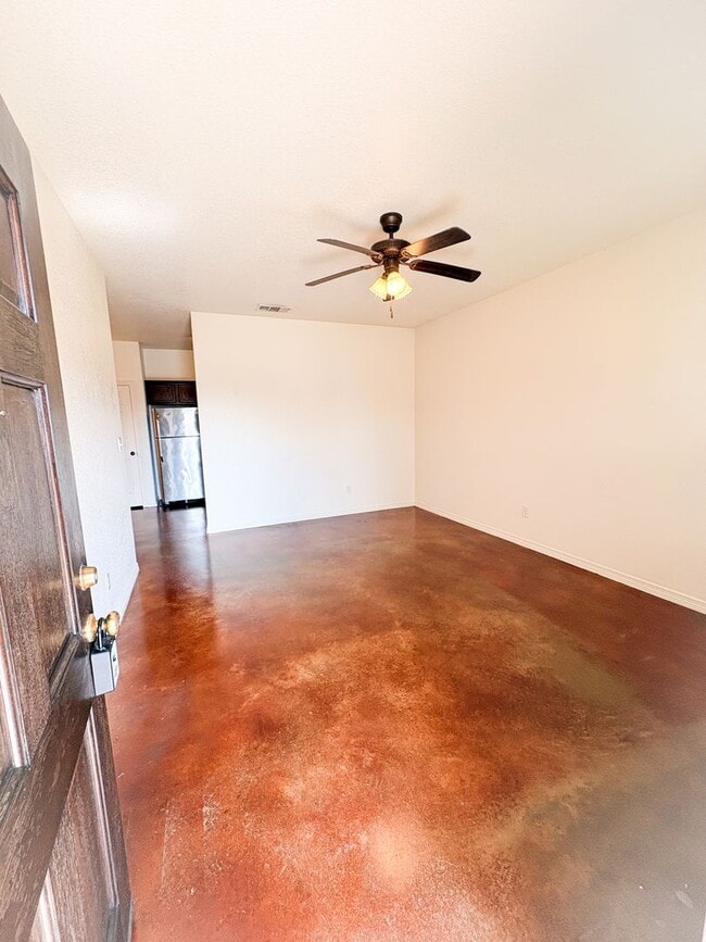 Building Photo - 602 Karey Dr