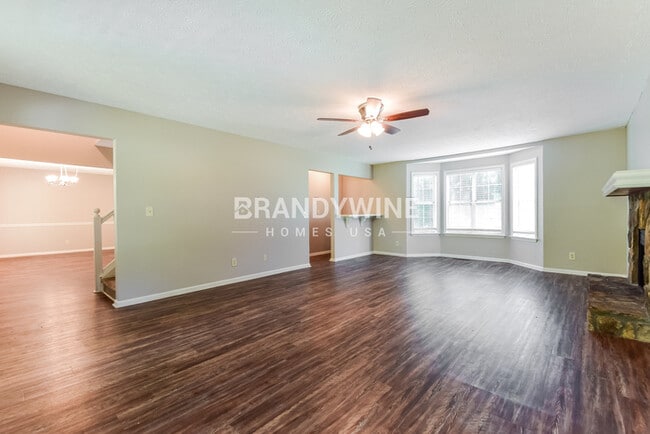 Building Photo - 5649 Longbow Dr