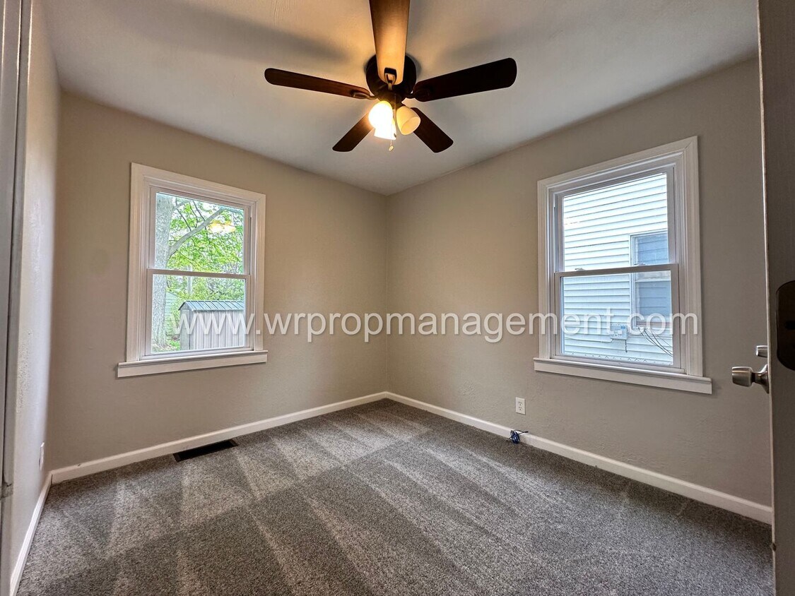 Foto principal - 3 Bed 1 Bath Home in West Toledo