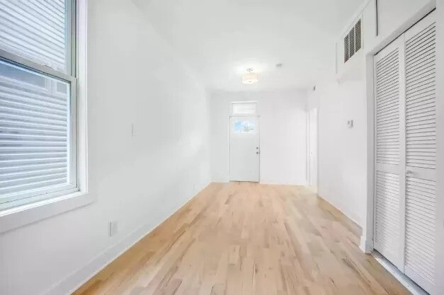 Building Photo - 1851 W Dickens Ave