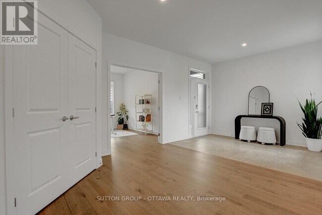 Photo du bâtiment - 908 Duxbury Ln