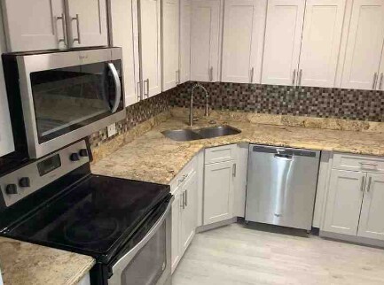 Foto del edificio - "Spacious 5-Bed Oasis with Granite Eleganc...