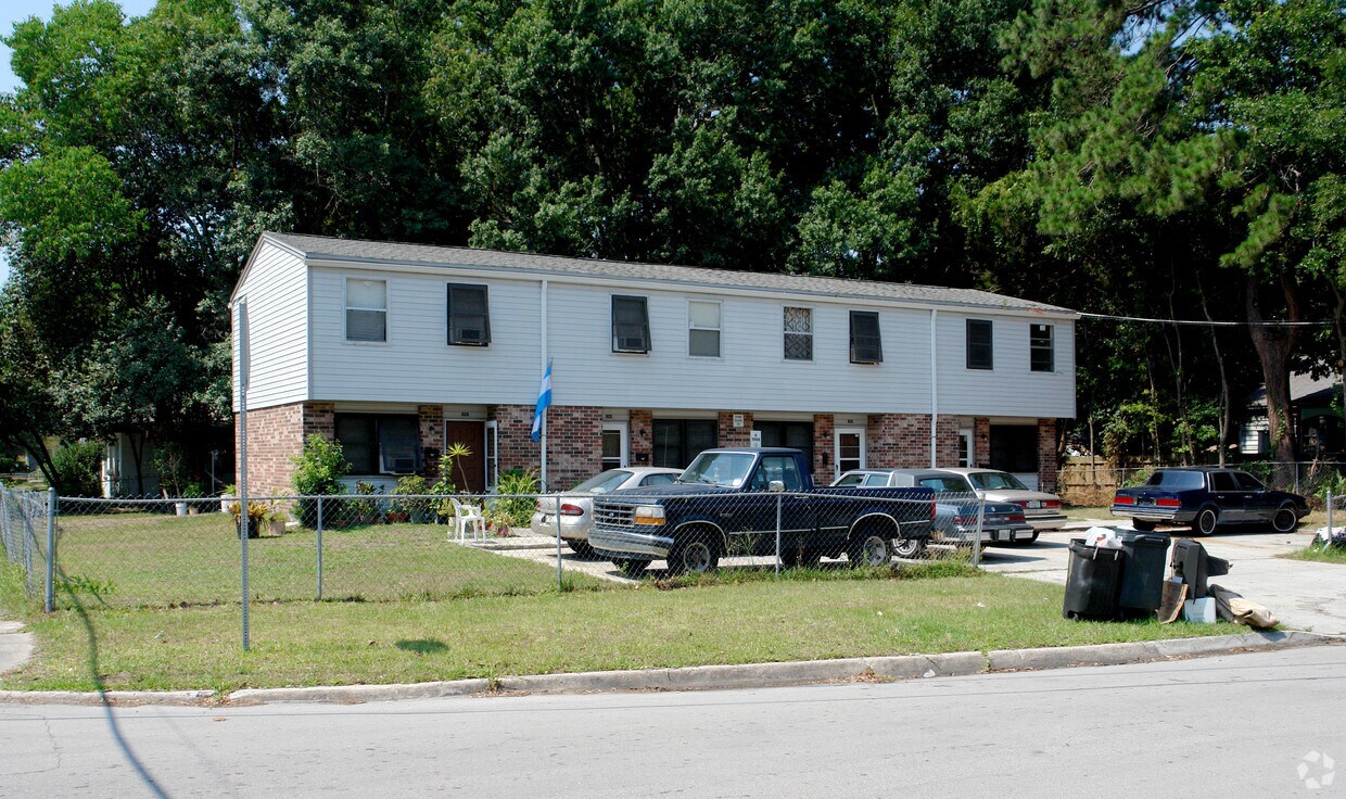 Primary Photo - 2732-2738 Dellwood Ave