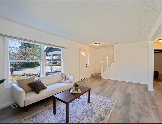 Foto del edificio - 2117 Drumlin Dr