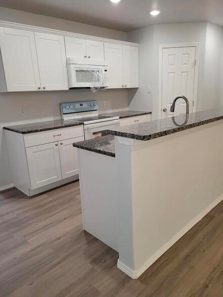 Building Photo - 5524 Jarvis St