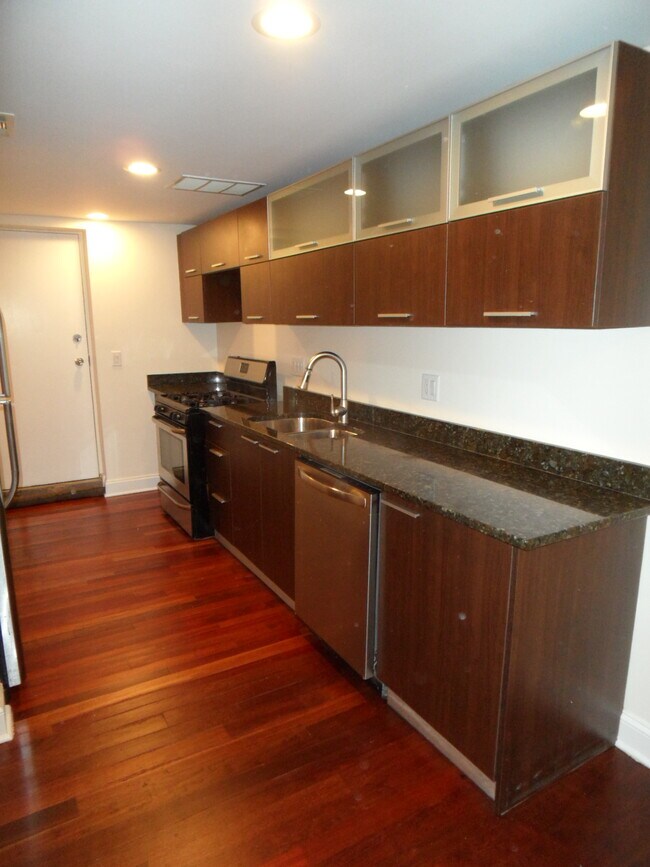 Foto del edificio - 1358 W Estes Ave