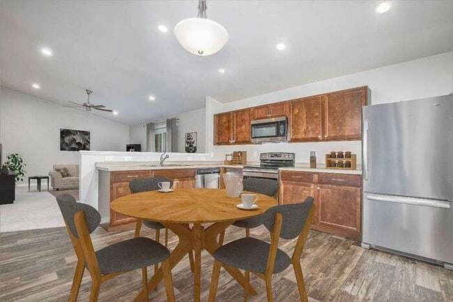 Building Photo - 1312 Chapel Hill Dr