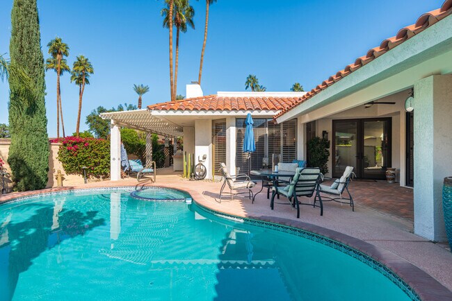 Building Photo - 66 Dartmouth Dr