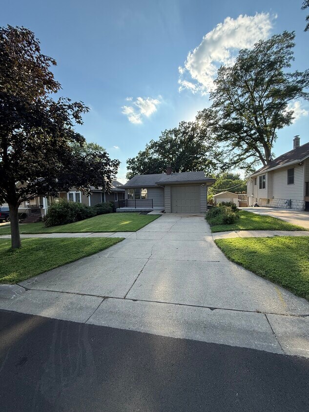 Foto principal - 2020 N 61st St