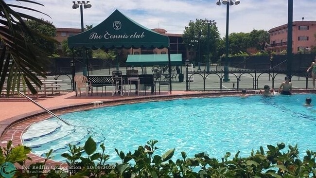 Building Photo - 660 Tennis Club Dr