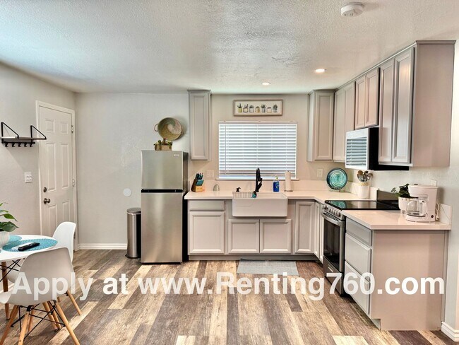 Foto del edificio - Fully Updated Furnished Studio Near Milita...