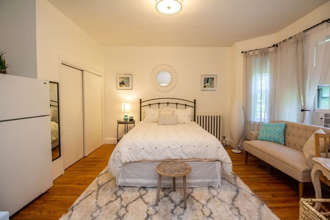 Building Photo - 1253 Beacon St