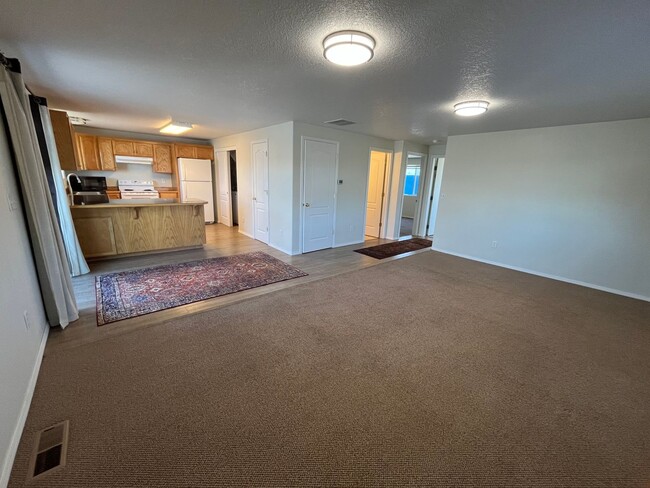 Building Photo - Spacious Single Level 1-bdr, 1-bath in Sisters! ***OWNER PAYS UTILITIES***