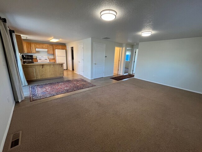 Foto del edificio - Spacious Single Level 1-bdr, 1-bath in Sisters! ***OWNER PAYS UTILITIES***