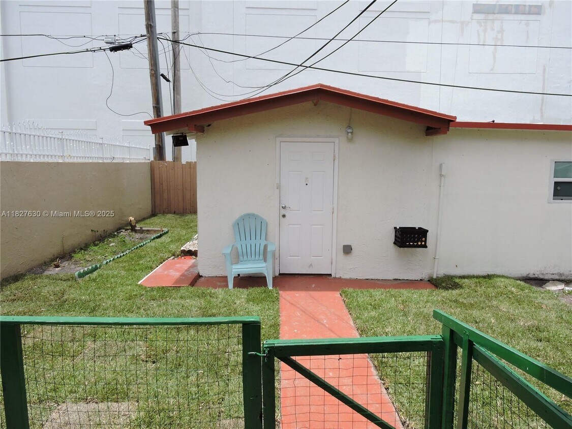 Foto principal - 525 E 24th St